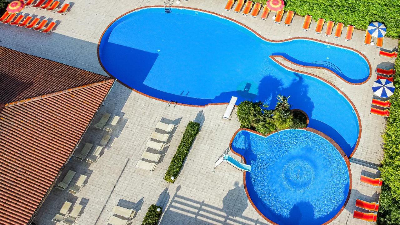 Hotel Ausonia Milano Marittima Exterior photo