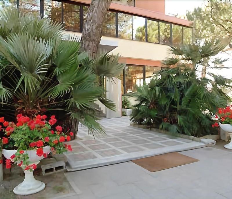 Hotel Ausonia Milano Marittima Exterior photo