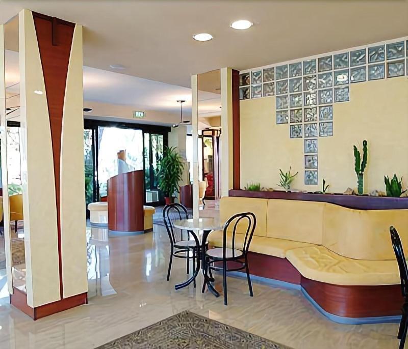 Hotel Ausonia Milano Marittima Exterior photo