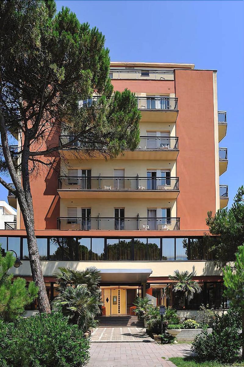 Hotel Ausonia Milano Marittima Exterior photo