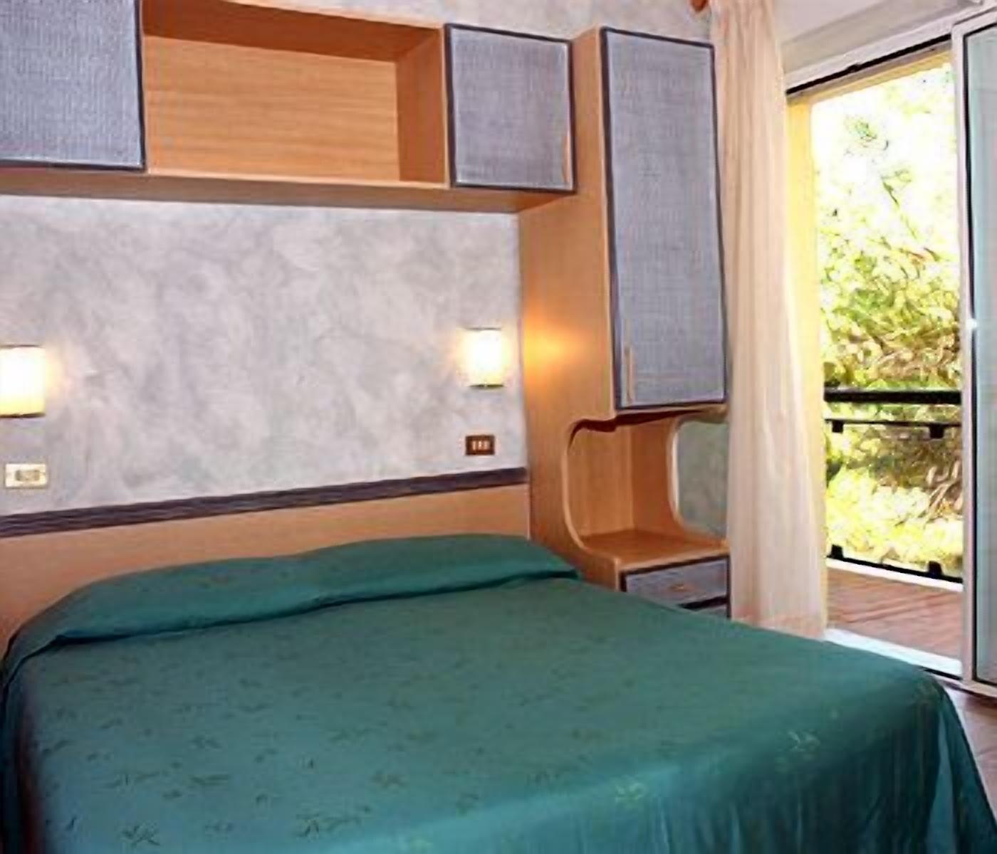 Hotel Ausonia Milano Marittima Exterior photo