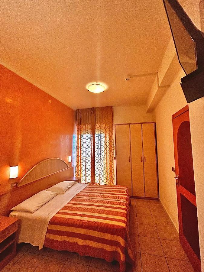 Hotel Ausonia Milano Marittima Exterior photo