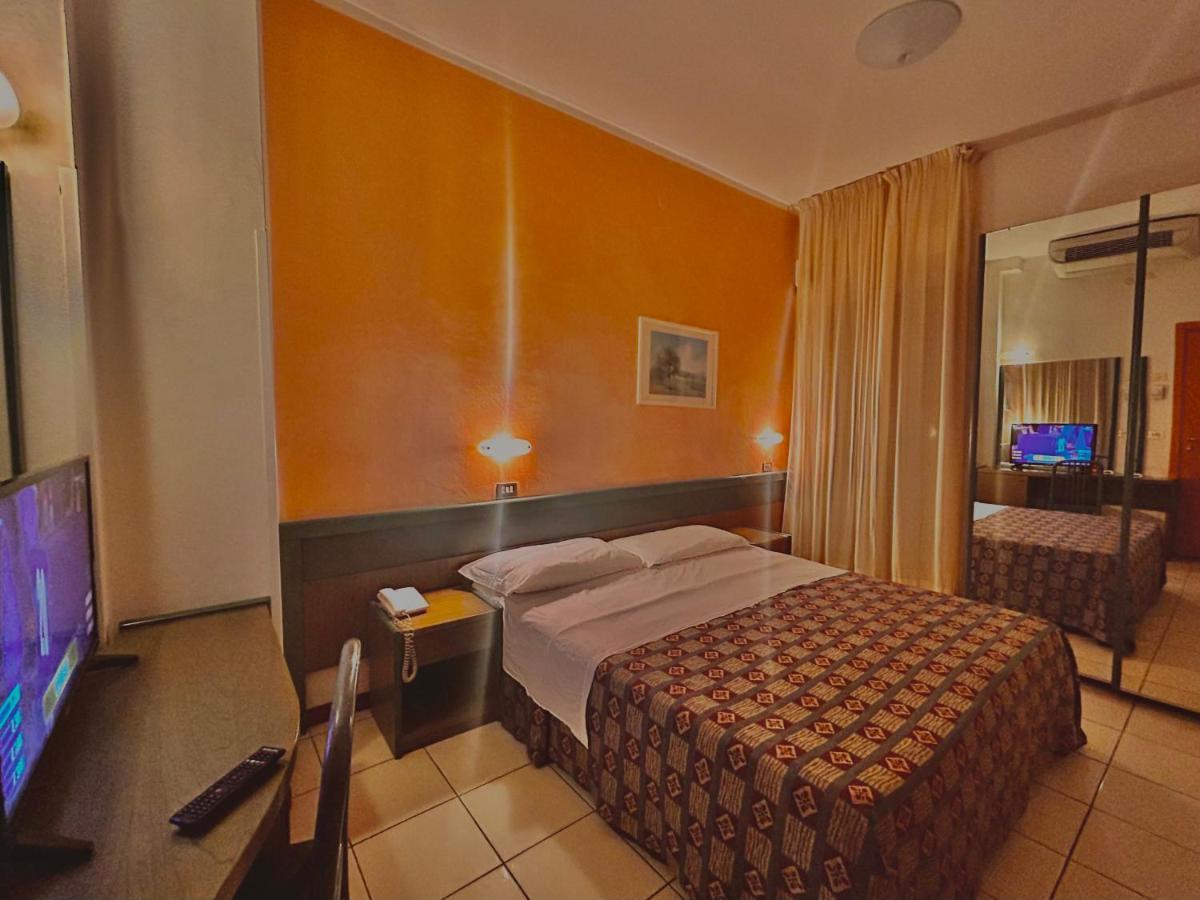 Hotel Ausonia Milano Marittima Exterior photo