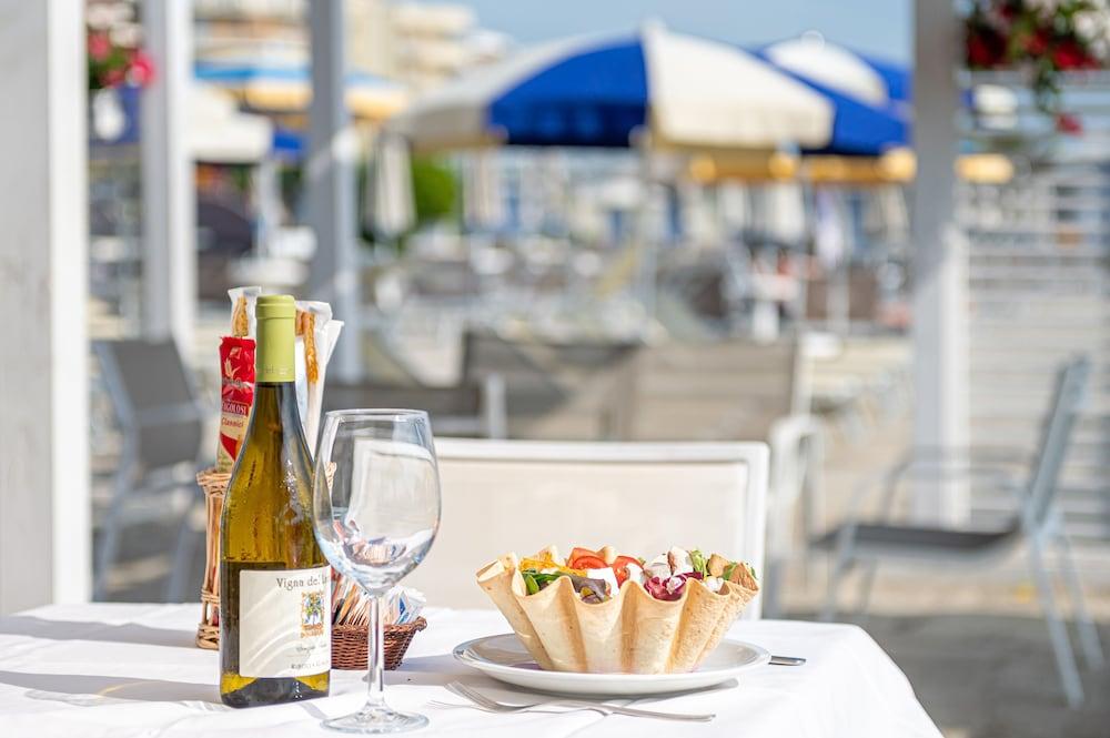 Hotel Ausonia Milano Marittima Exterior photo
