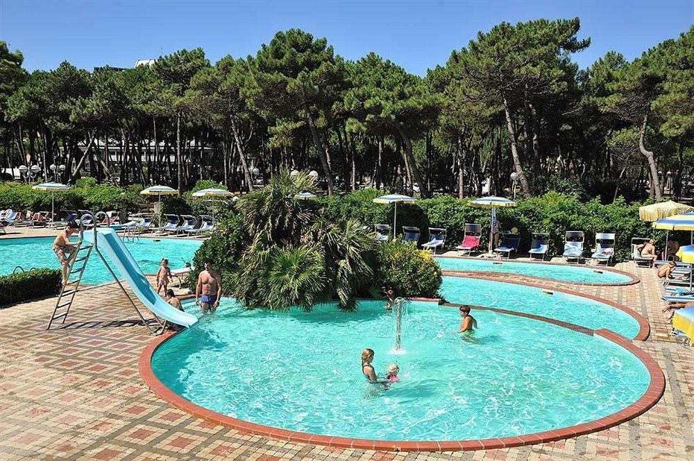 Hotel Ausonia Milano Marittima Exterior photo
