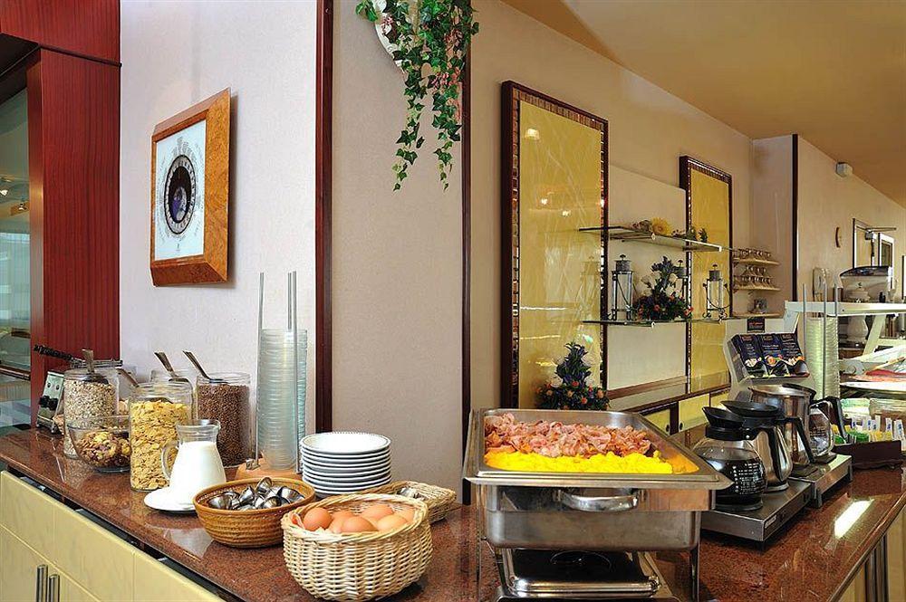 Hotel Ausonia Milano Marittima Exterior photo