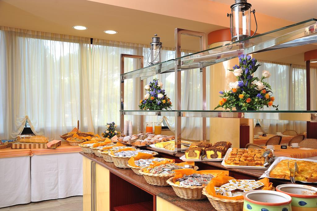 Hotel Ausonia Milano Marittima Exterior photo