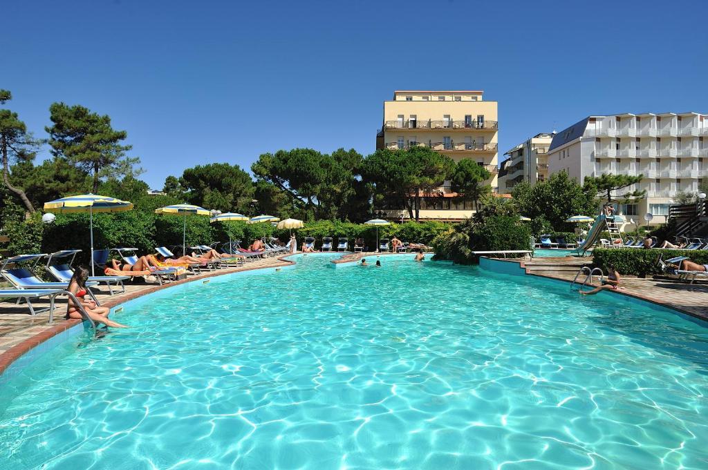 Hotel Ausonia Milano Marittima Exterior photo
