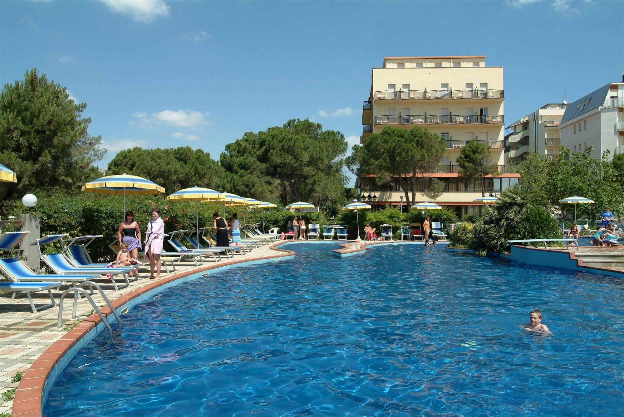 Hotel Ausonia Milano Marittima Exterior photo