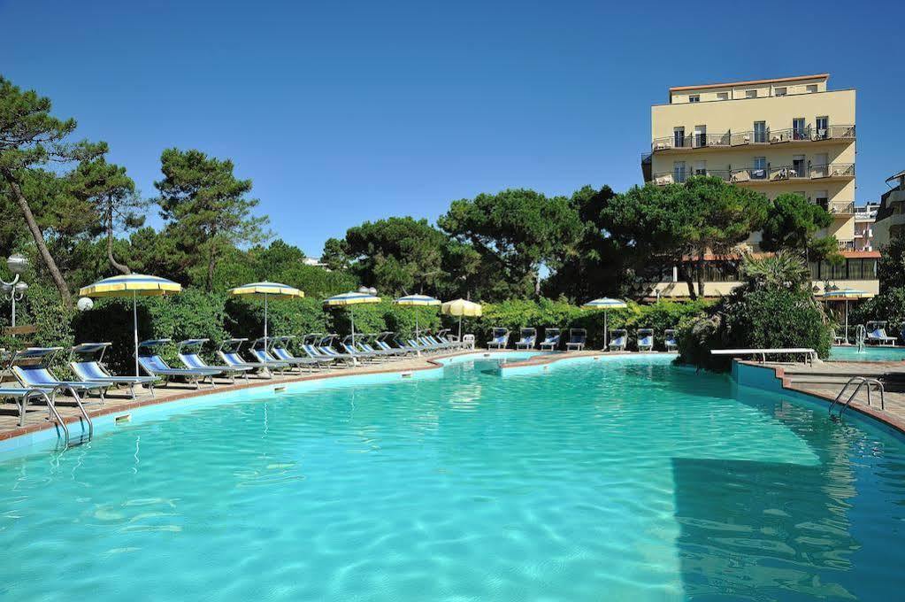 Hotel Ausonia Milano Marittima Exterior photo