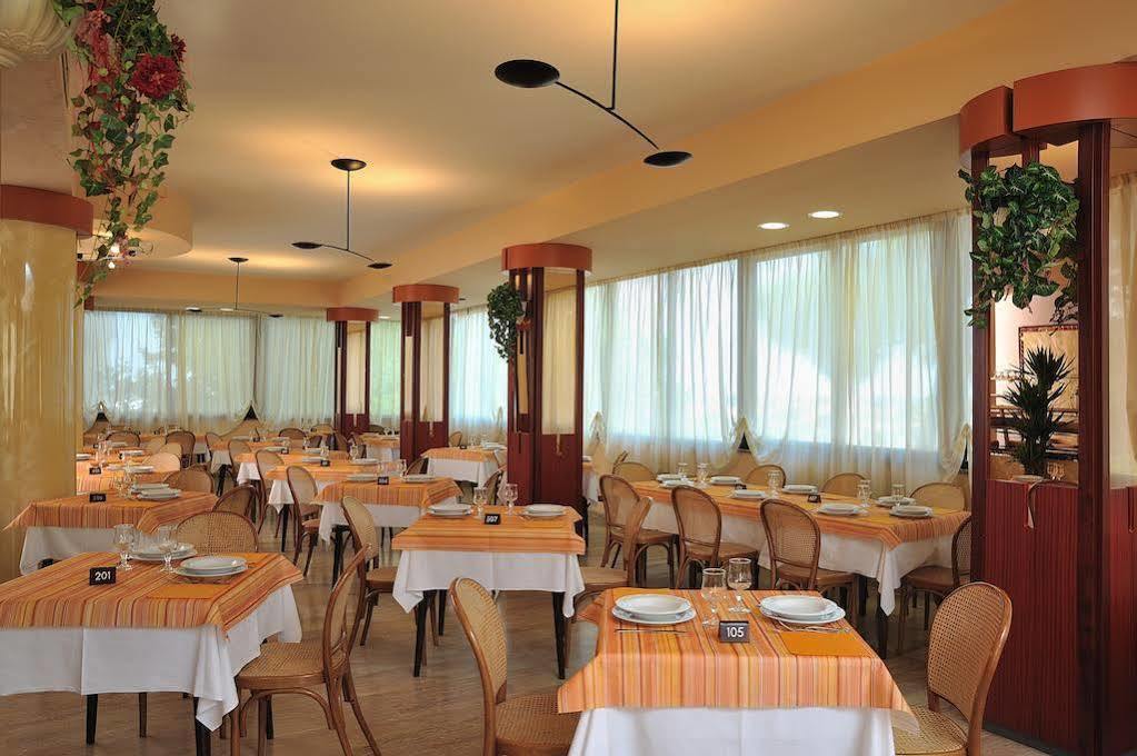 Hotel Ausonia Milano Marittima Exterior photo